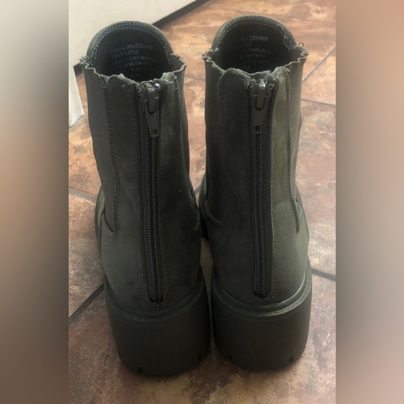 Esprit boots gently used women’s size 8 1/2 - Picture 2 of 4